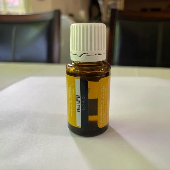 Young Living Lemon Essential Oil 15ml - Picture 2 of 3